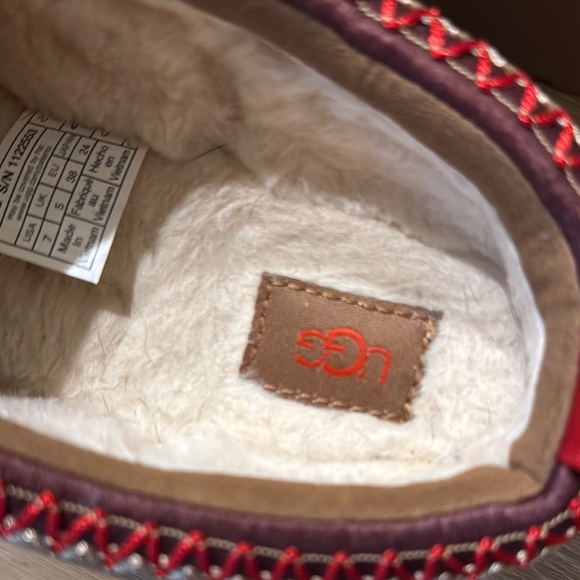 UGG Brown and Red Mules with Cozy Lining - Picture 2 of 5